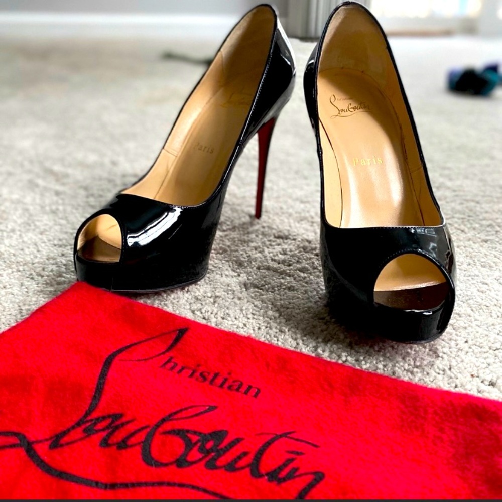 Black Christian Louboutin Pumps size 38.5.